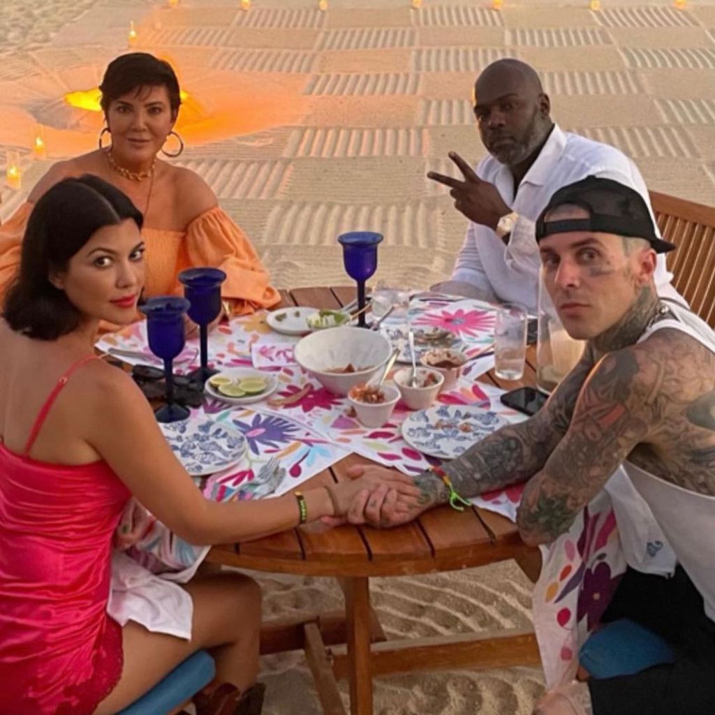 Kris Jenner, Kourtney Kardashian, Corey Gamble und Travis Barker