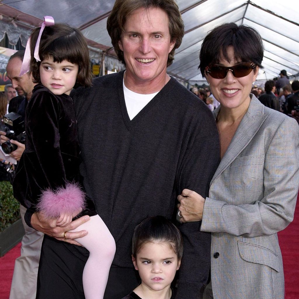 Kris und Bruce Jenner mit ihren Töchtern Kylie und Kendall Jenner im Dezember 2000