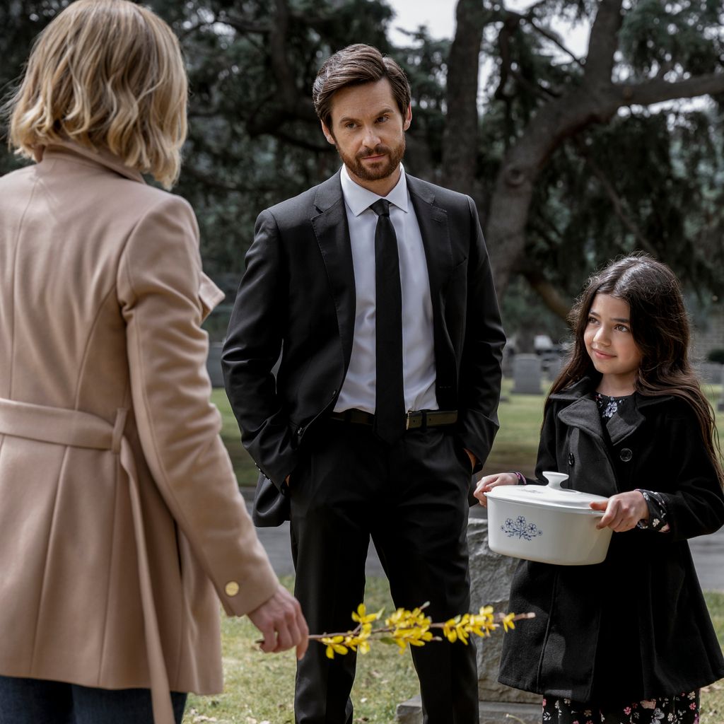 Kristen Bell und Tom Riley in "The Woman in the House Across the Street from the Girl in the Window"