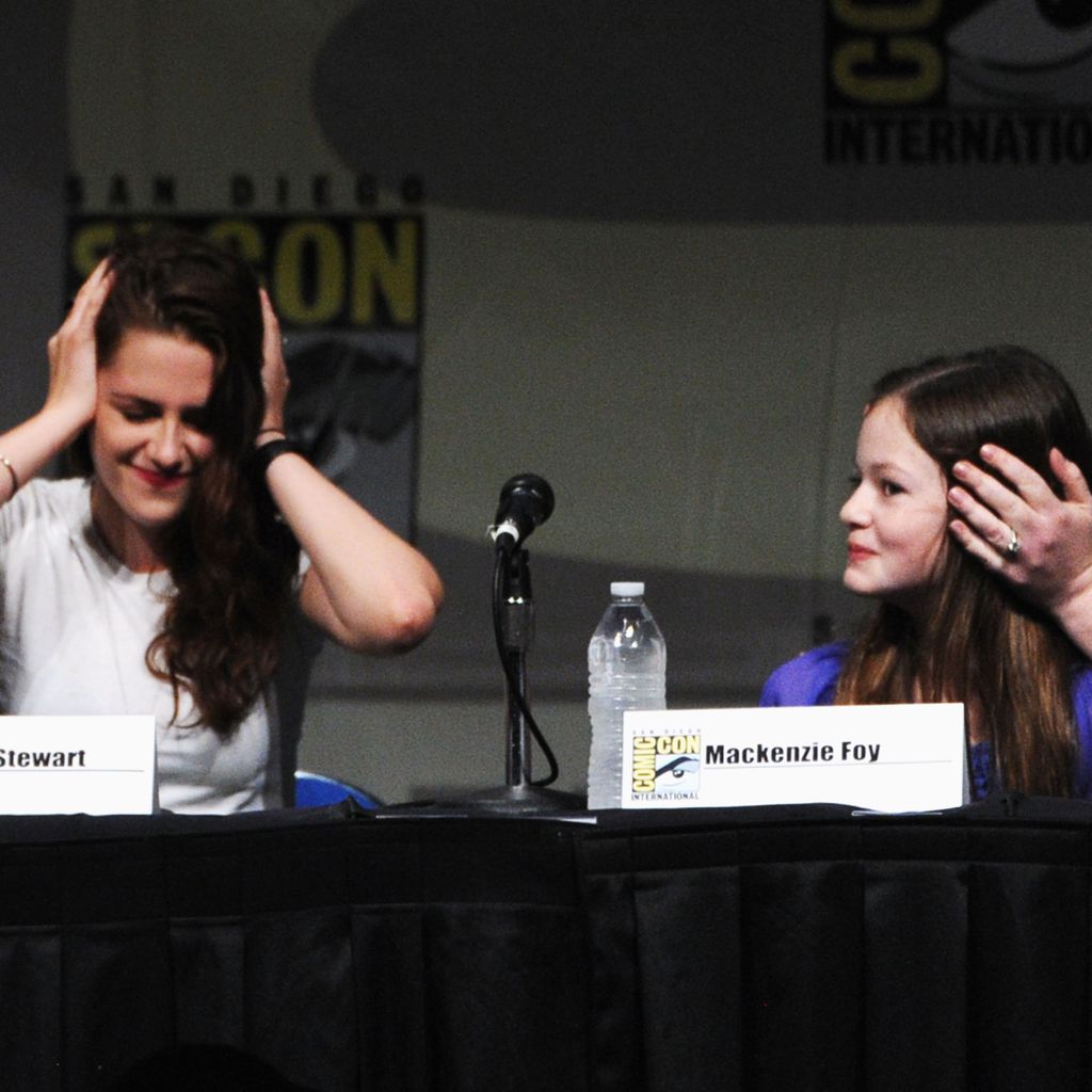 Kristen Stewart und Mackenzie Foy, 2012 auf der San Diego Comic-Con