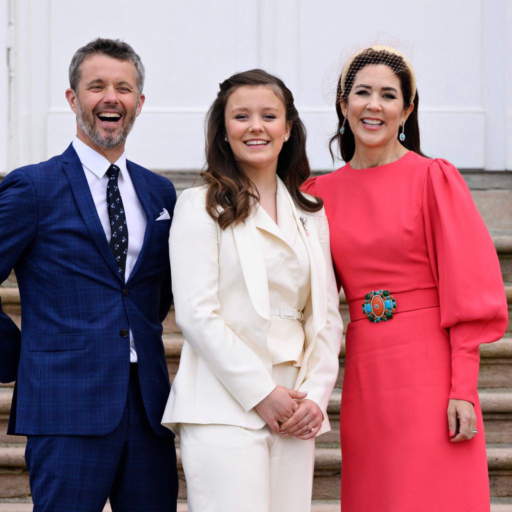 König Frederik, Prinzessin Isabella und Königin Mary, April 2022