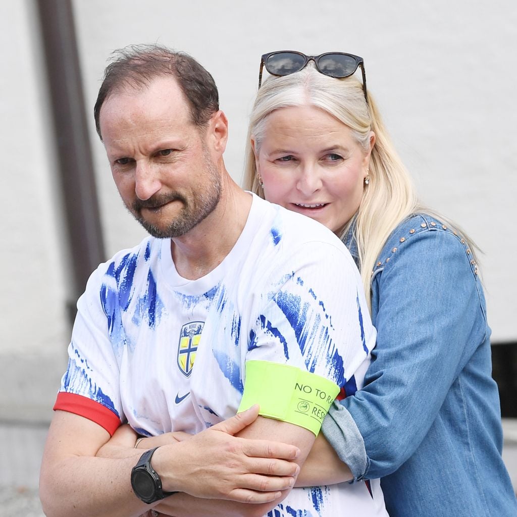 Kronprinz Haakon und Kronprinzessin Mette-Marit beim Freundschaftsfußballspiel in Skaugum, Asker, 11. Juni 2025