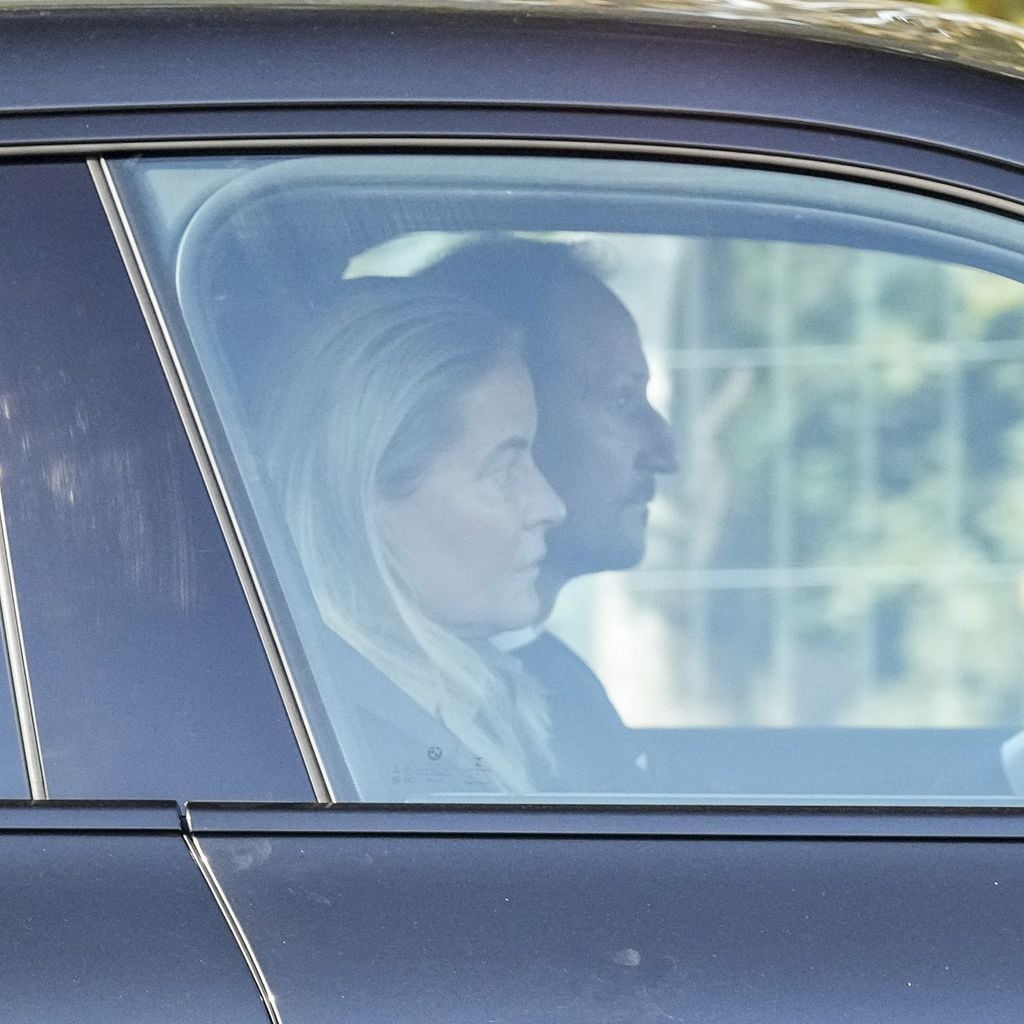 Kronprinz Haakon und Kronprinzessin Mette-Marit treffen am 27. August 2026 Rikshospitalet ein, wo König Harald V im Krankenhaus liegt