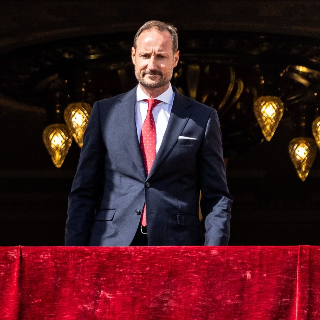 Kronprinz Haakon beobachtet das Military Tattoo am Königsschloss in Oslo