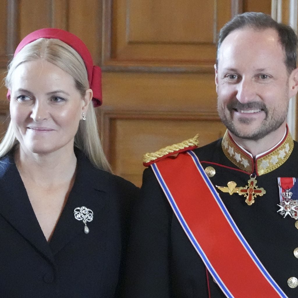 Kronprinzessin Mette-Marit und Kronprinz Haakon im Vogelzimmer des Königlichen Palasts in Oslo, März 2024