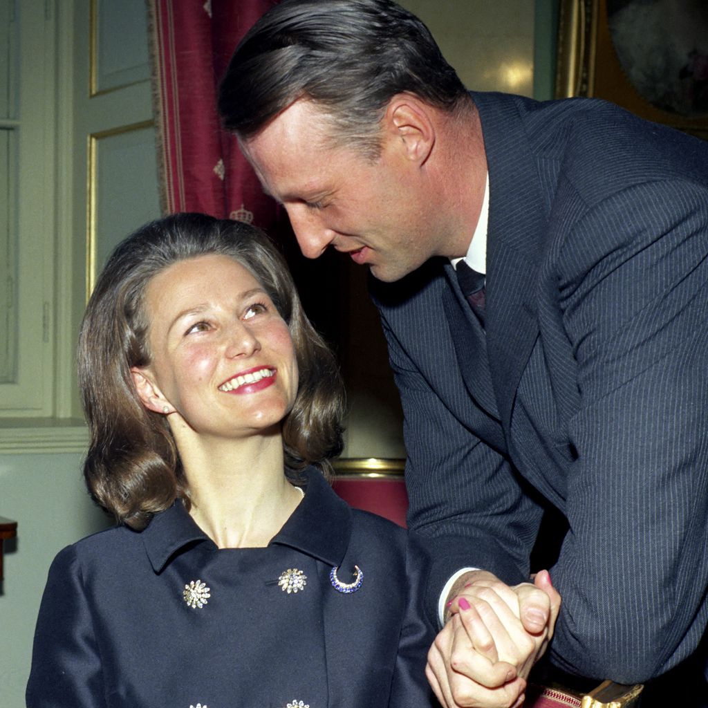 Kronprinz Harald von Norwegen und Sonja Haraldsen nach der Verlobungsverkündung in Oslo, März 1968
