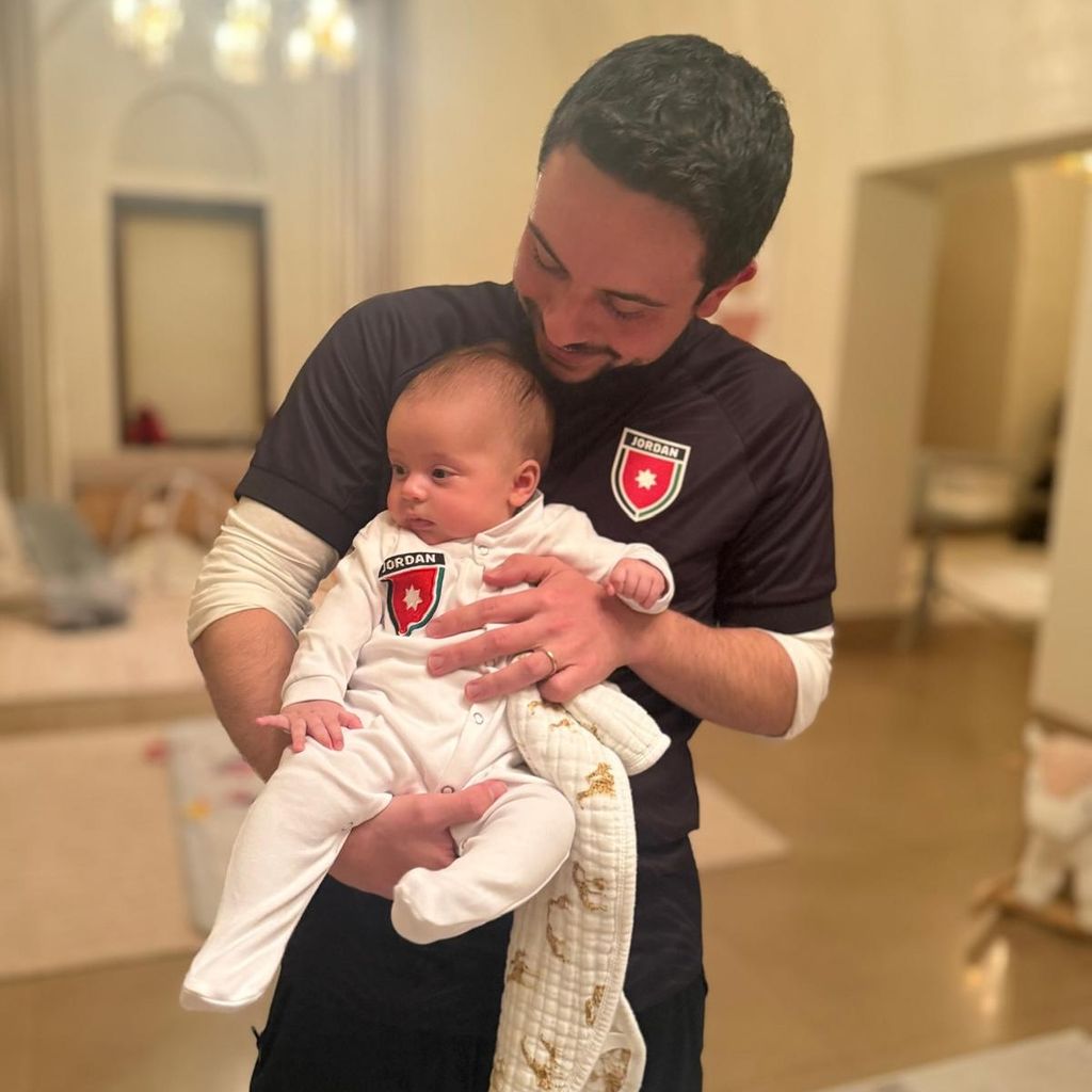 Kronprinz Hussein von Jordanien mit seiner Tochter im November 2024