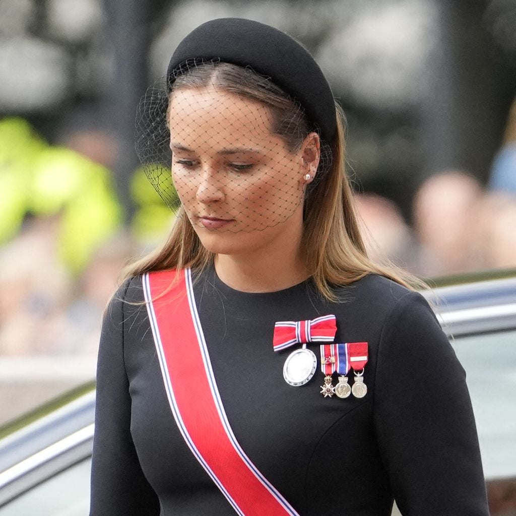 Kronprinzessin Ingrid Alexandra und Königin Sonja treffen am Storting zur Vereidigung von König Haakon VIII ein, Oslo, 1. September 2026