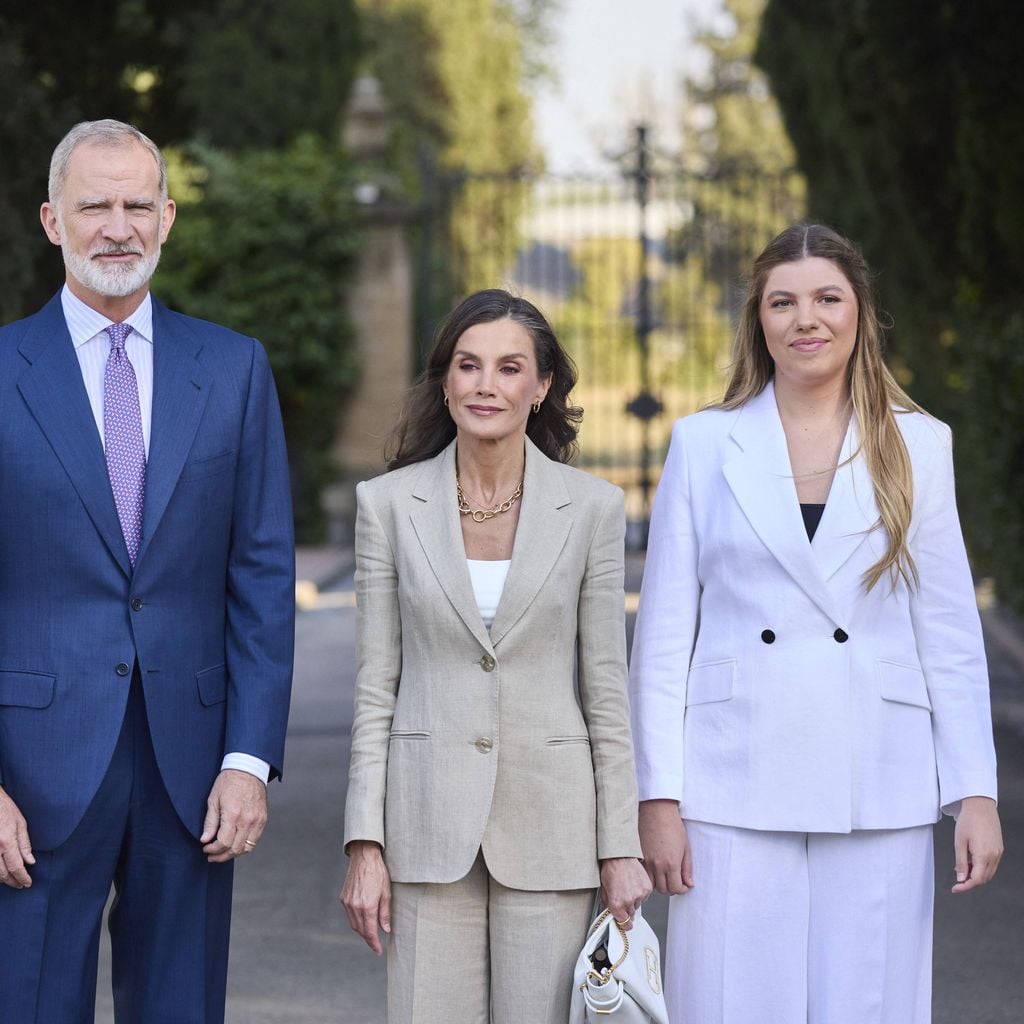 Kronprinzessin Leonor, König Felipe VI., Königin Letizia und Prinzessin Sofia bei der Präsentation der Ibercaja-Stiftung Grants in Saragossa