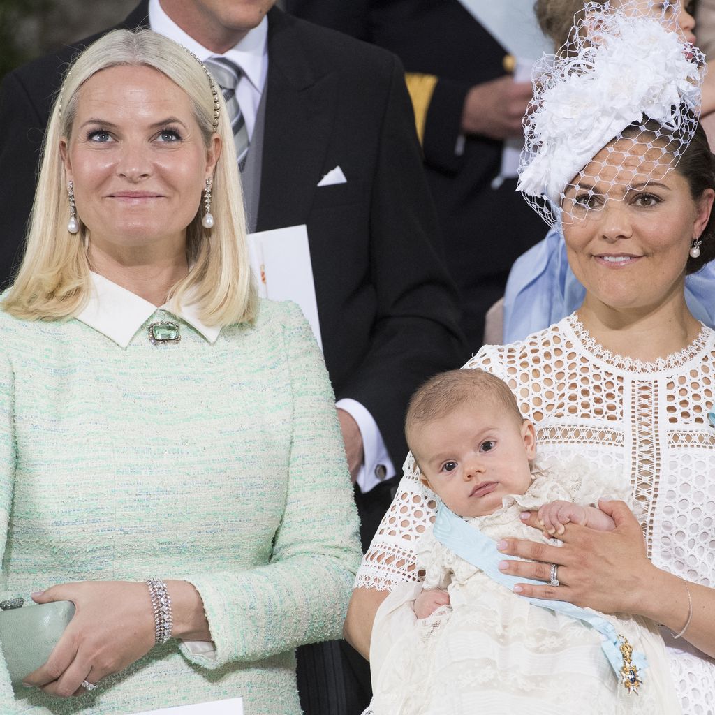 Kronprinzessin Mette-Marit, Prinzessin Victoria und Prinz Oscar im Mai 2016