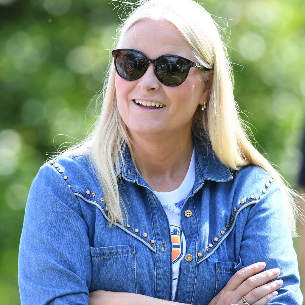 Kronprinzessin Mette-Marit beim Freundschafts-Fußballspiel in Skaugum, Asker, 11. Juni 2025