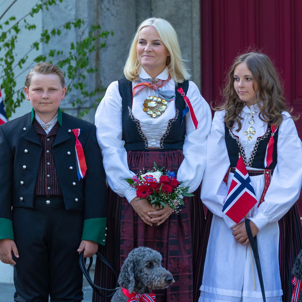 Kronprinzessin Mette-Marit mit ihren beiden Kindern Sverre Magnus und Ingrid Alexandra