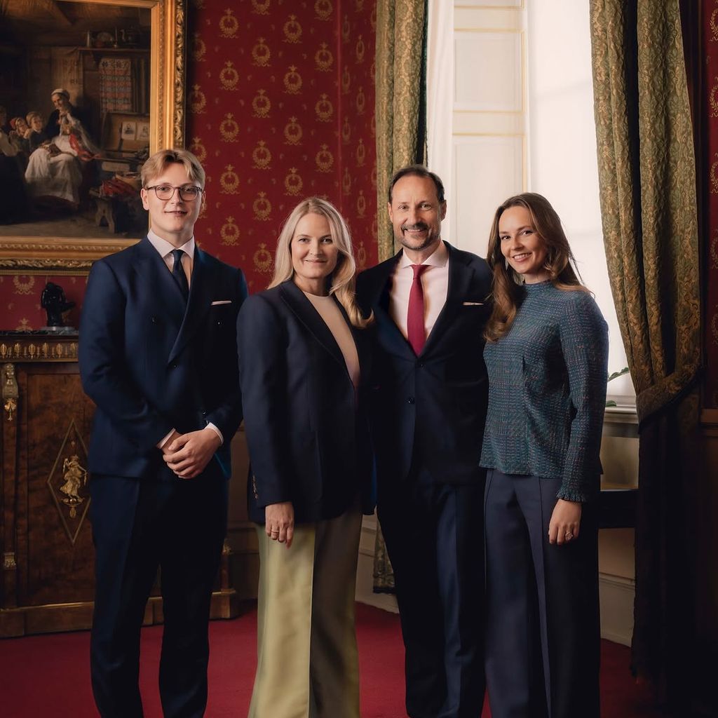Kronprinzessin Mette-Marit mit Kronprinz Haakon und den Kindern Prinz Sverre Magnus und Prinzessin Ingrid Alexandra