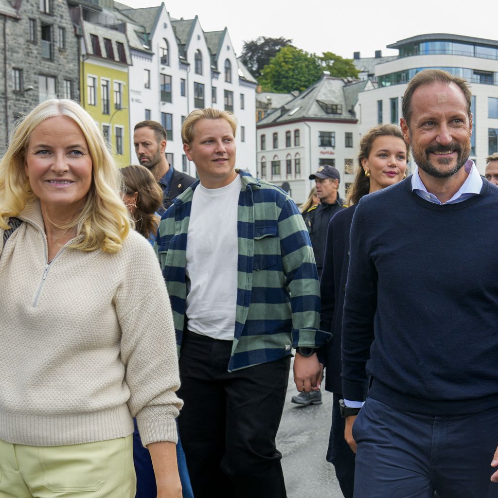 Kronprinzessin Mette-Marit, Prinz Sverre Magnus Amalie Giæver Macleod und Kronprinz Haakon