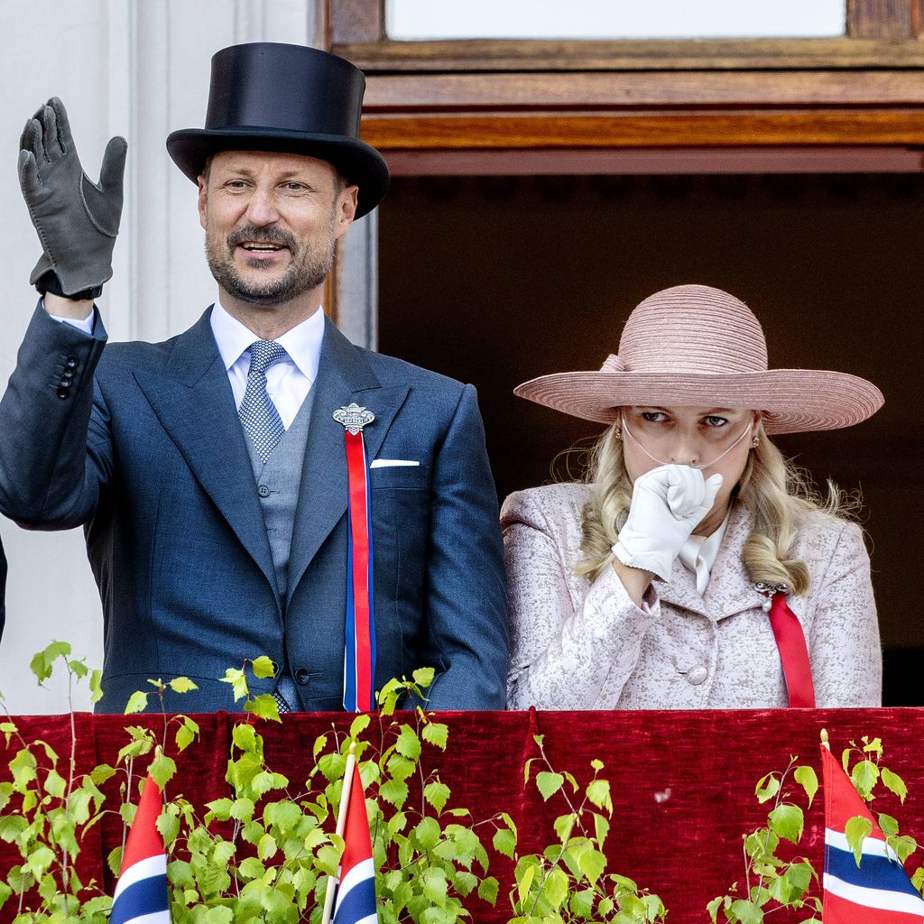 Kronprinzessin Mette-Marit und Kronprinz Haakon feiern den Nationalfeiertag am Königspalast in Oslo