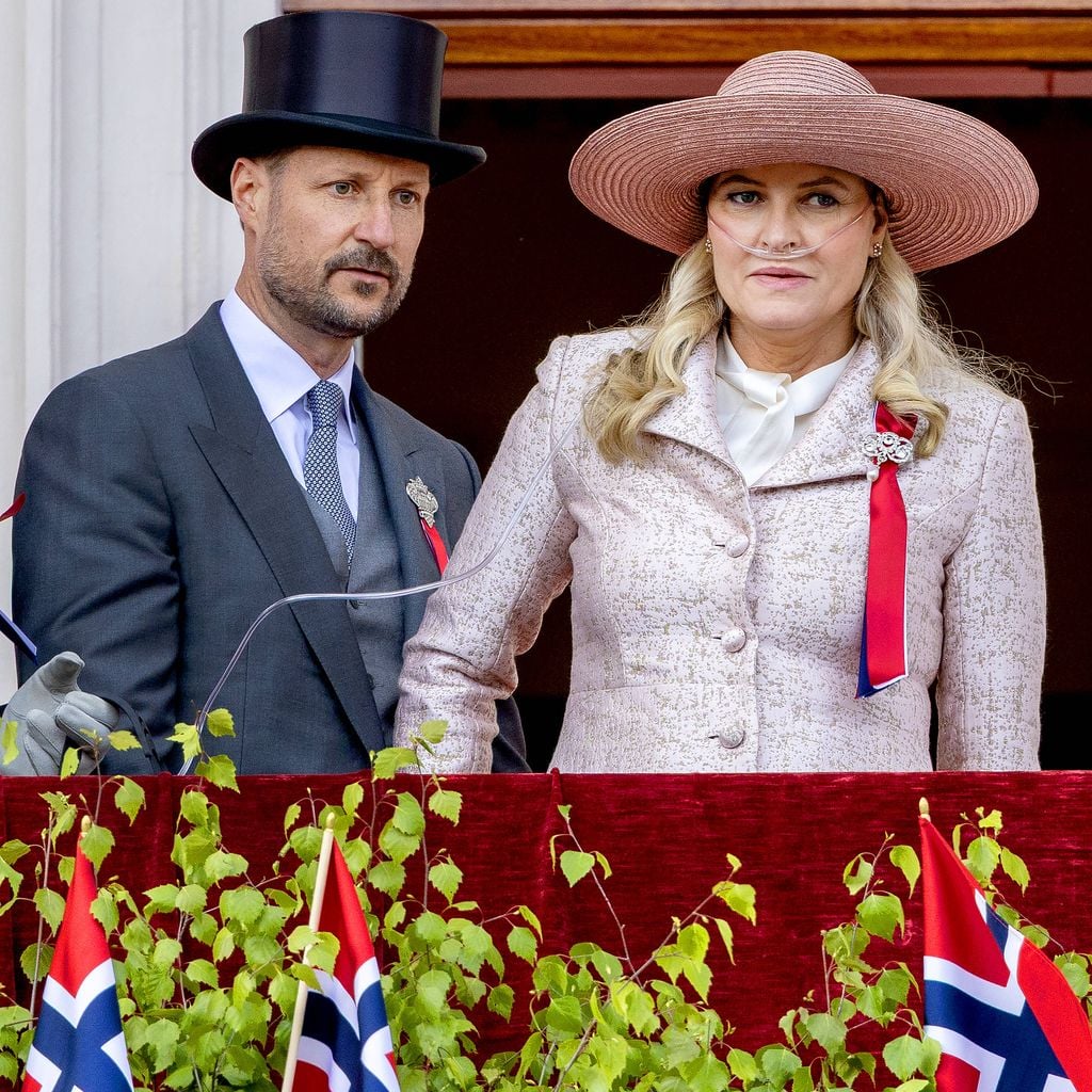 Kronprinzessin Mette-Marit und Kronprinz Haakon feiern den Nationalfeiertag am Königspalast in Oslo