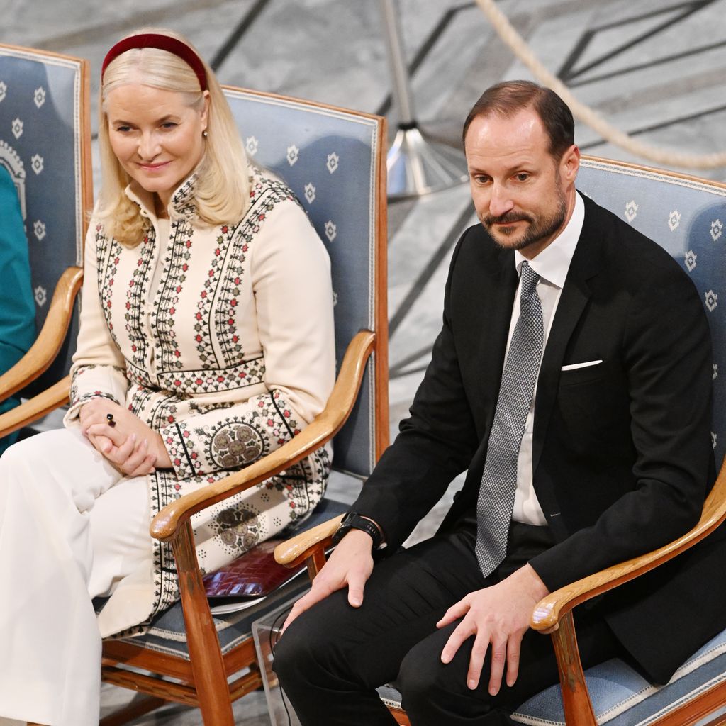 Kronprinzessin Mette-Marit und Kronprinz Haakon bei der Zeremonie des Friedensnobelpreis 2024