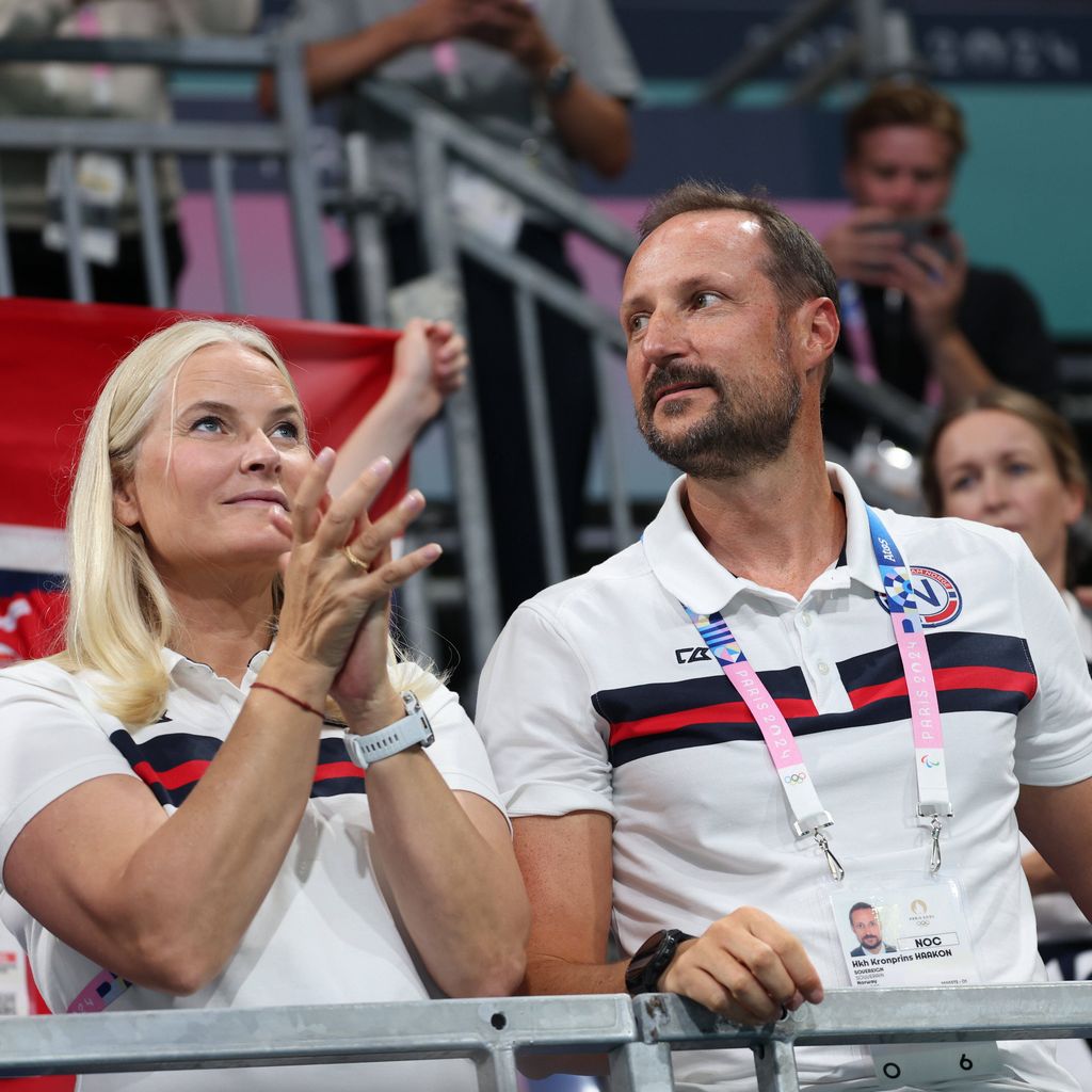 Kronprinzessin Mette-Marit und Kronprinz Haakon bei den Olympischen Spielen 2024