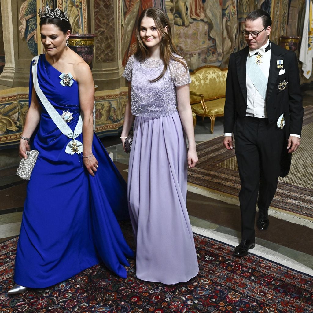 Victoria, Estelle und Daniel von Schweden beim Gala-Dinner zum 80. Geburtstag von König Carl XVI. Gustaf im Königlichen Palast