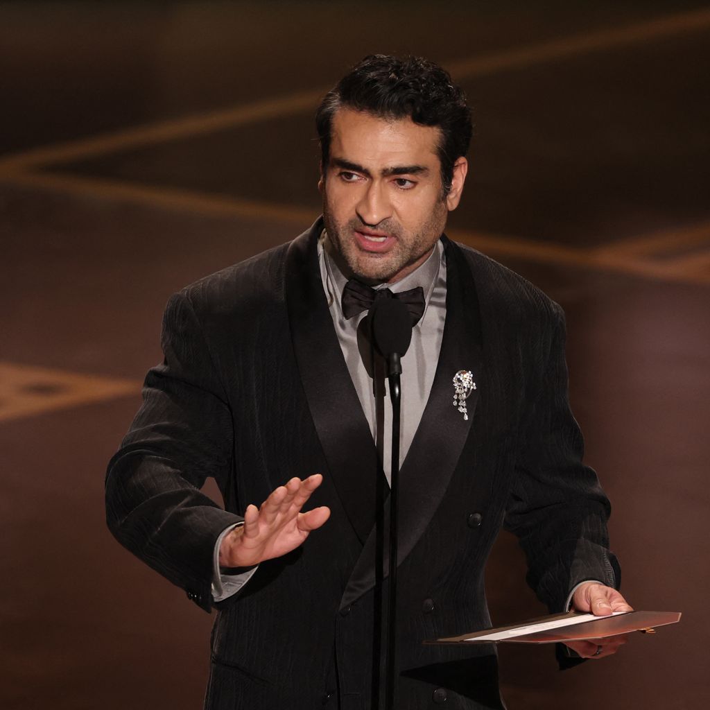 Kumail Nanjiani präsentiert den Oscar für den besten Kurzfilm bei den 98. Academy Awards im Dolby Theatre in Hollywood