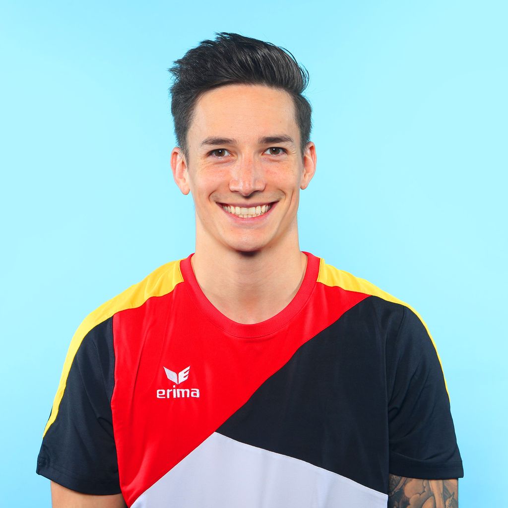 Kunstturner Marcel Nguyen bei einem Fototermin in Hamburg