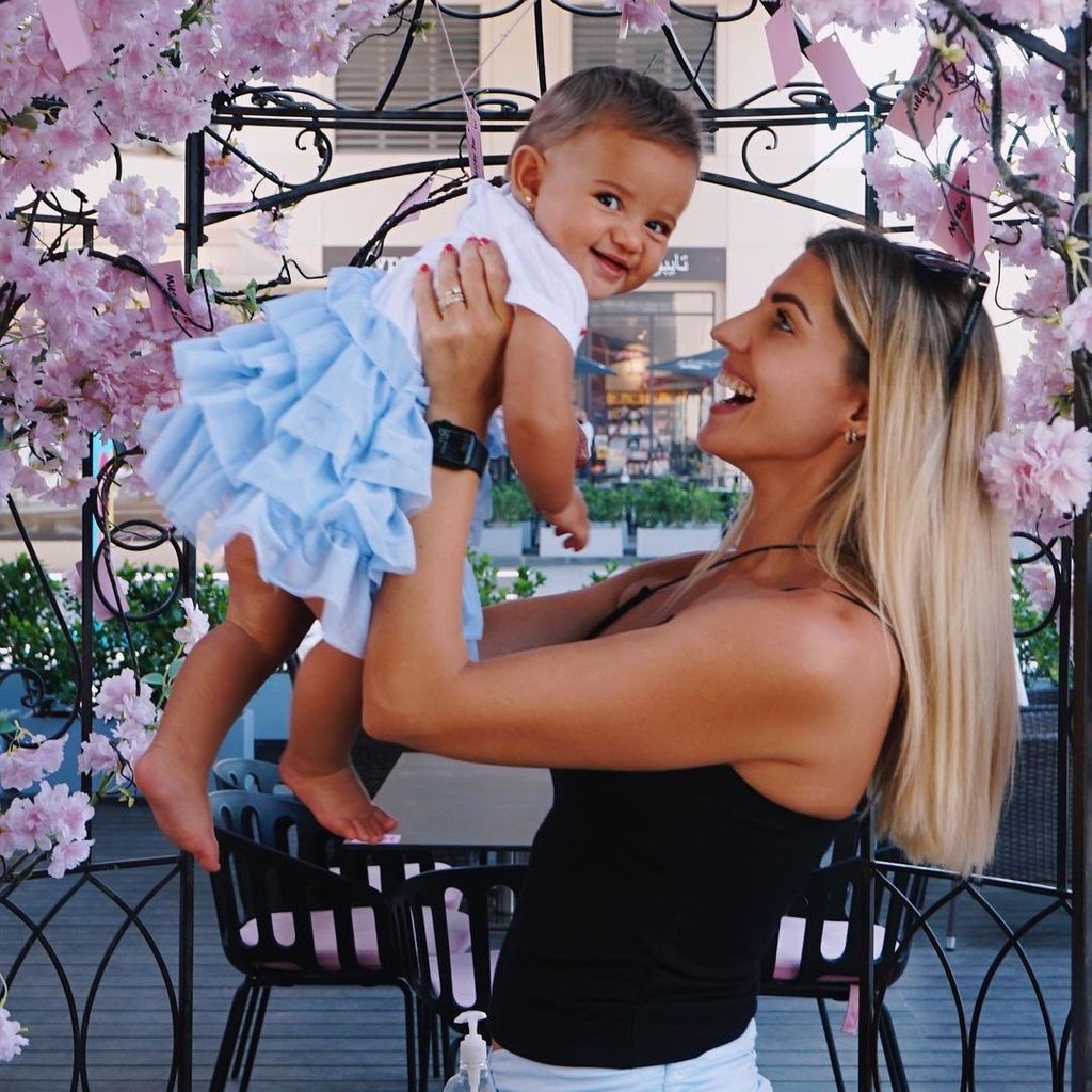 Kyla und Sarah Harrison im April 2021