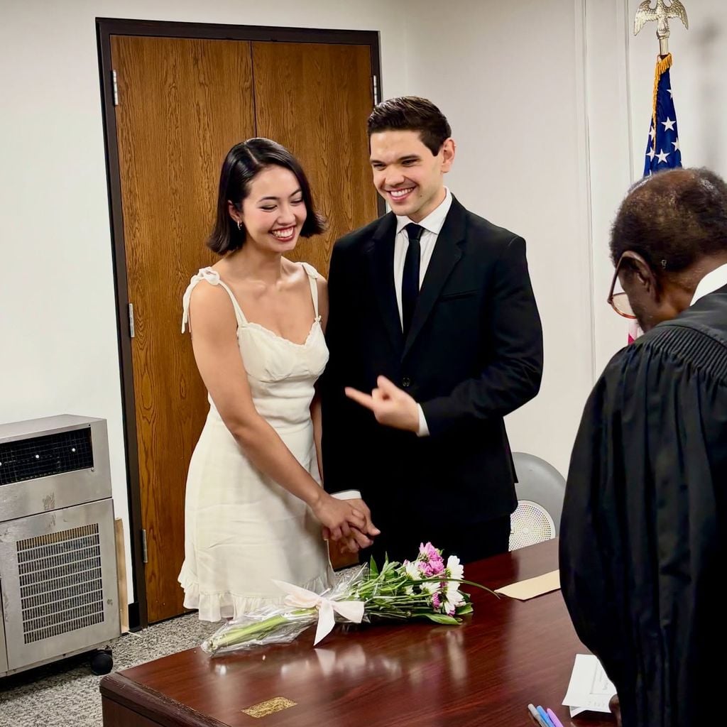 Kyle Abrams und seine Frau Ashleigh bei ihrer Hochzeit auf dem Standesamt, 2026