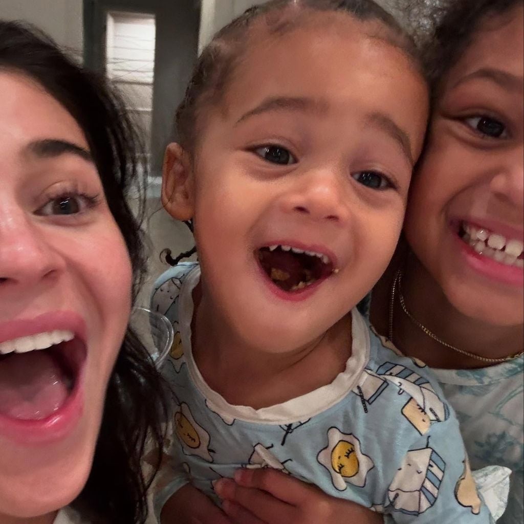 Kylie Jenner mit ihren beiden Kindern.