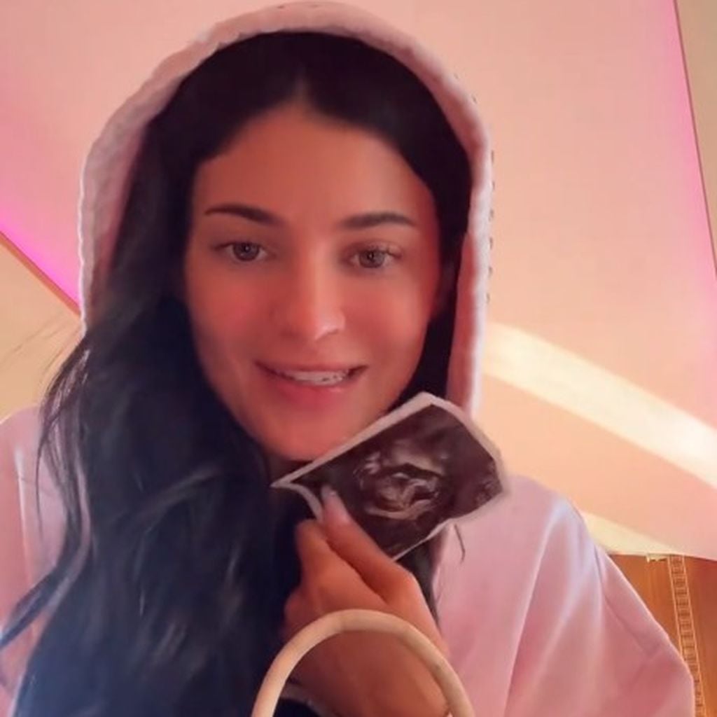Kylie Jenner mit dem Ultraschallbild ihres Kindes