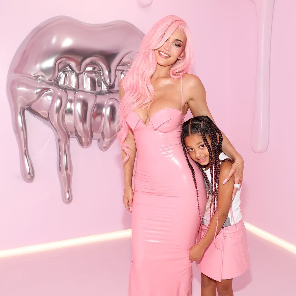 Kylie Jenner und Stormi Webster, Jubiläum von Kylie Cosmetics
