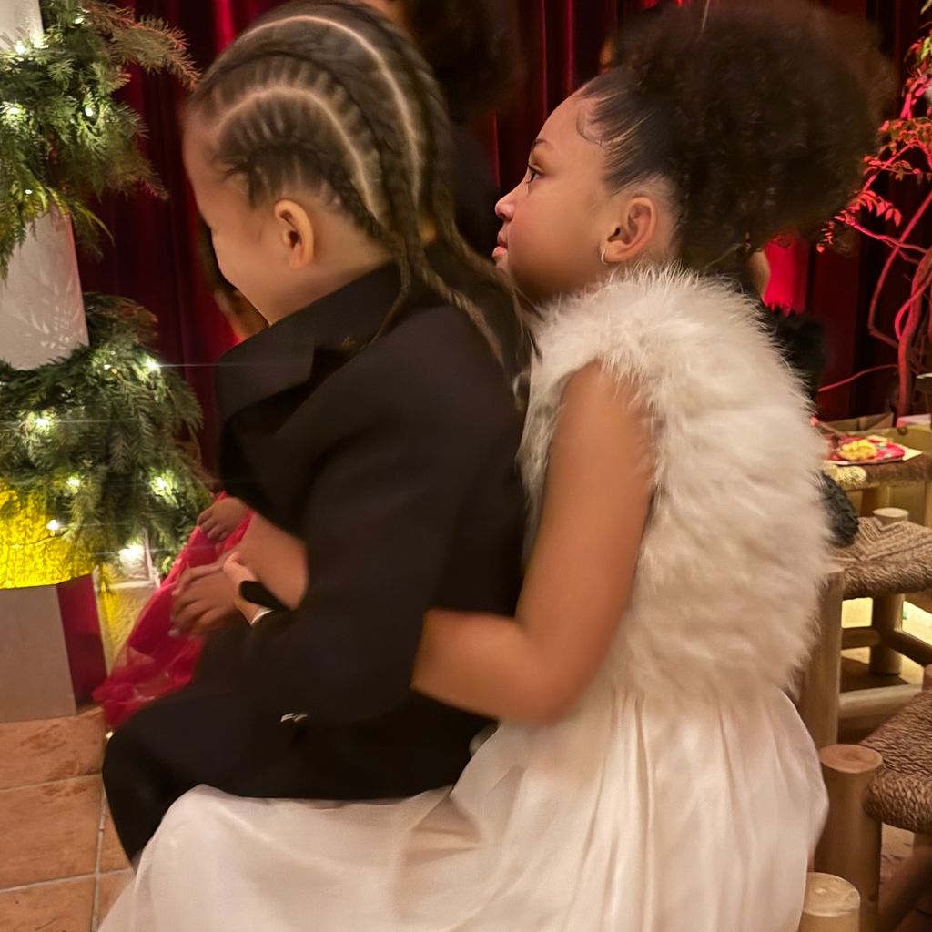 Kylie Jenners Kinder Aire und Stormi an Weihnachten, Dezember 2025