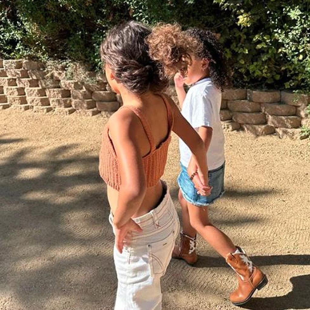 Kylie Jenners Tochter Stormi mit einer Freundin