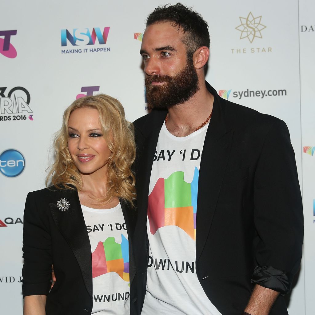 Kylie Minogue und Joshua Sasse im Jahr 2016