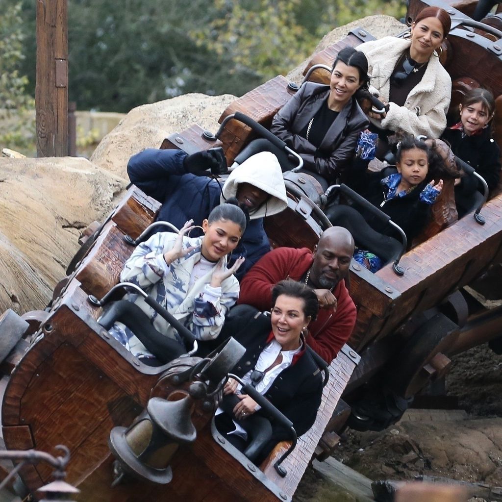Kylie und Kris Jenner, travis Scott und Corey Gamble, Kourtney Kardashian und North West und Penelop