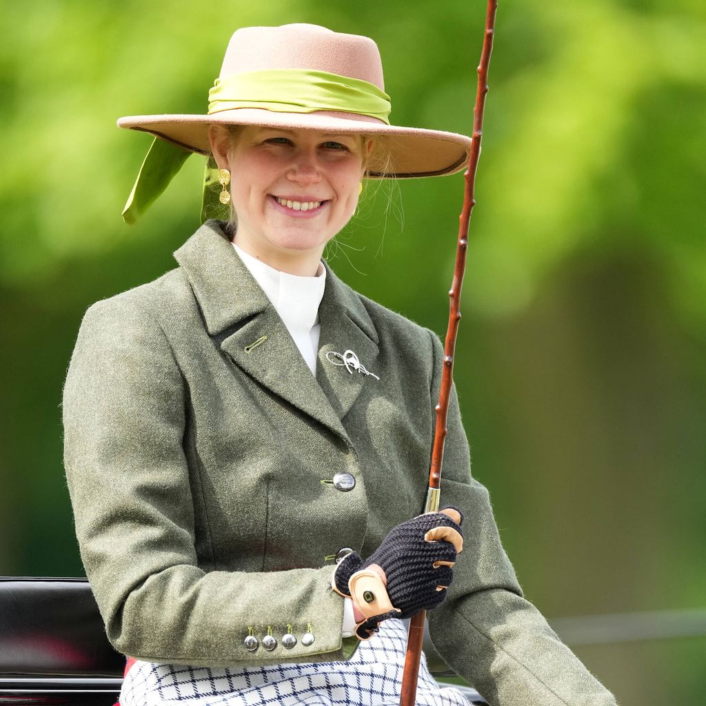 Lady Louise Windsor bei der Kutschfahrt während der British Driving Society Parade auf der Royal Windsor Horse Show 2026 im Windsor Great Park