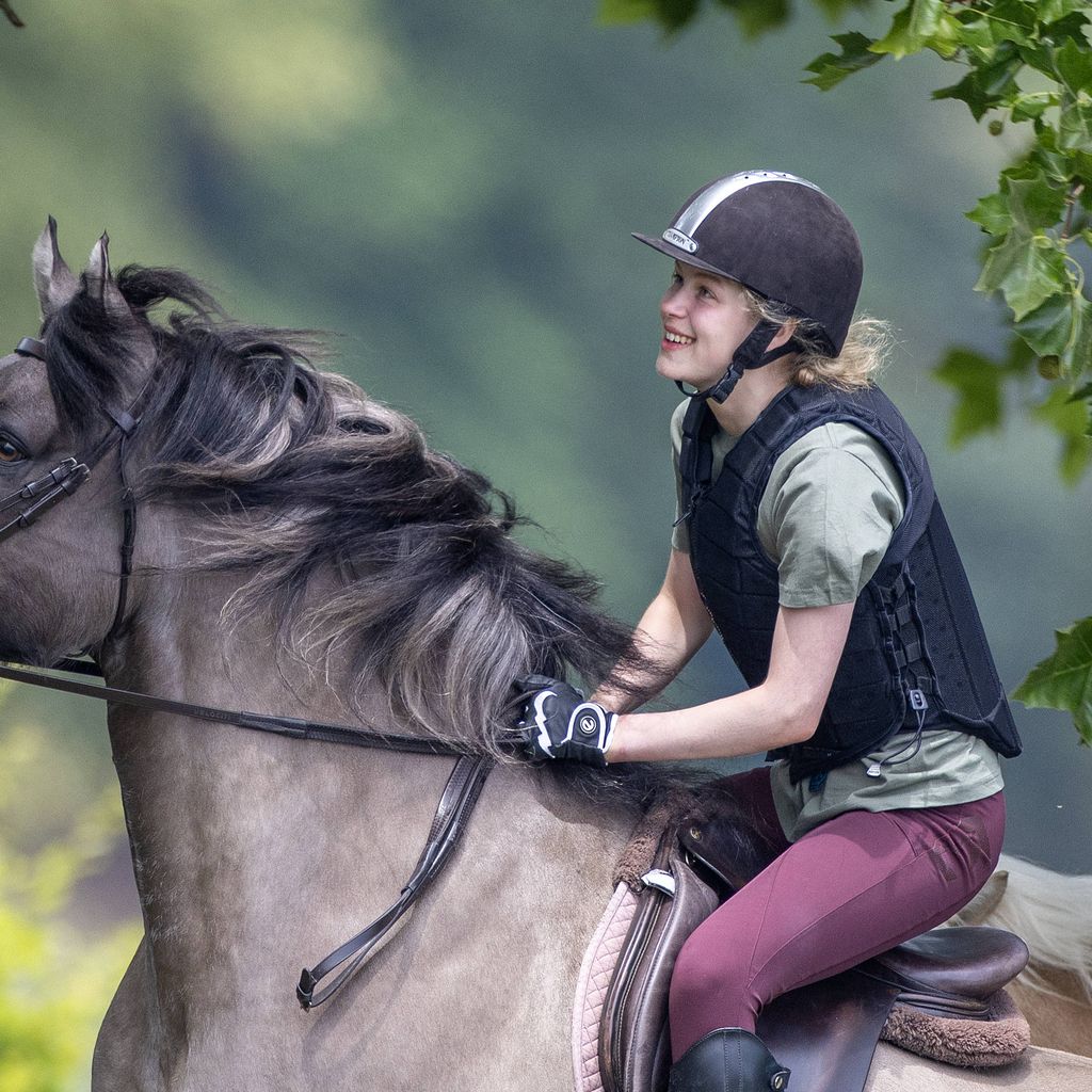 Lady Louise Windsor reitet im Windsor Great Park am 4. Juli 2025