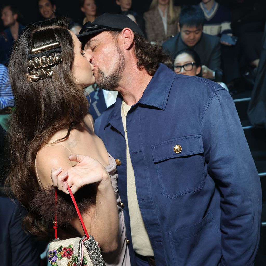 Lana Del Rey und Jeremy Dufrene bei der Valentino-Fashionshow in Paris, Oktober 2025