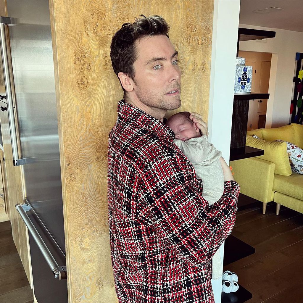Lance Bass und sein Kind im November 2021