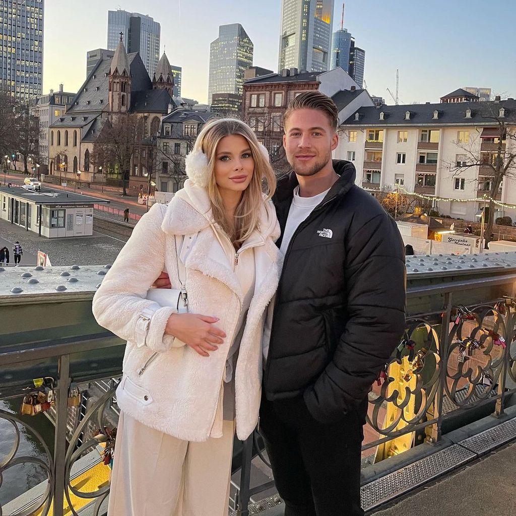 Larissa Neumann und Mickey in Frankfurt