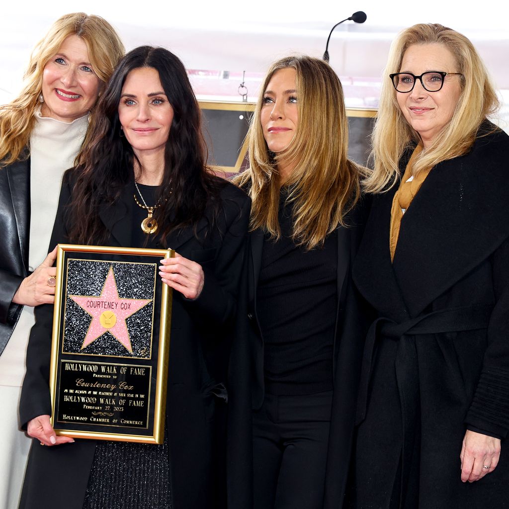 Laura Dern, Courteney Cox, Jennifer Aniston und Lisa Kudrow am Walk of Fame im Februar 2023