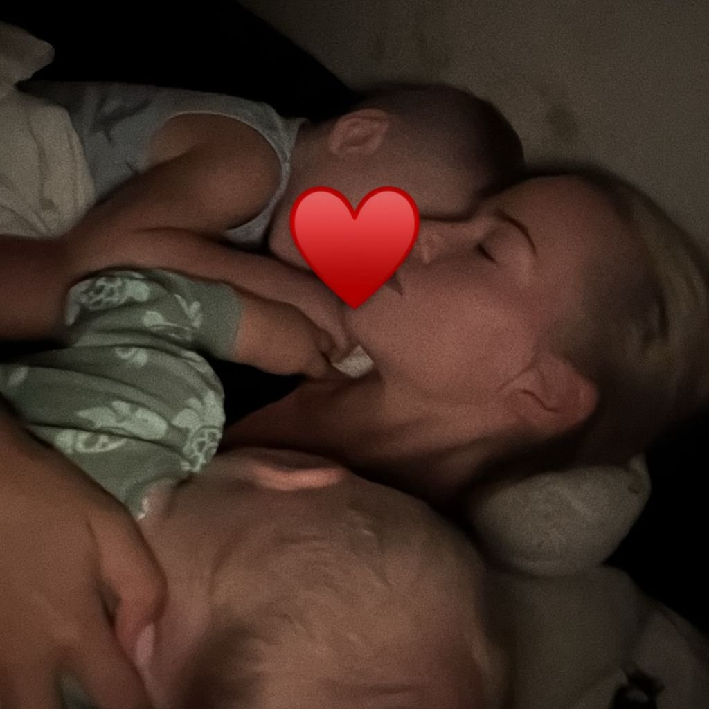 Laura Maria Rypa mit ihren Söhnen, August 2025