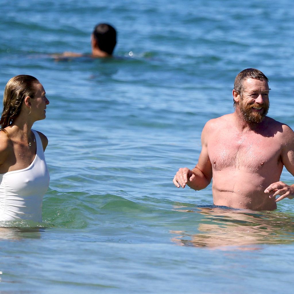 Laura May Gibbs und Simon Baker im November 2022 in Sydney