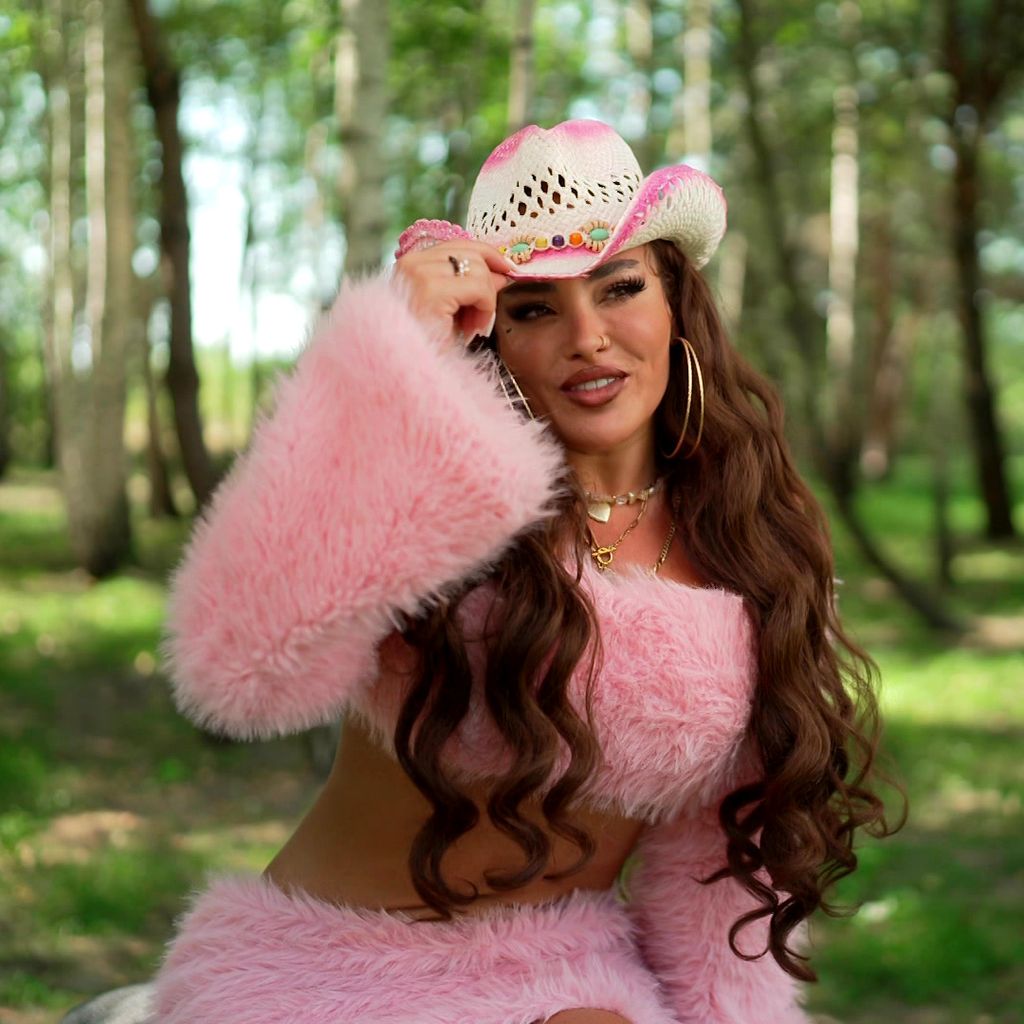 Laura Morante in "Der Promihof" 2025