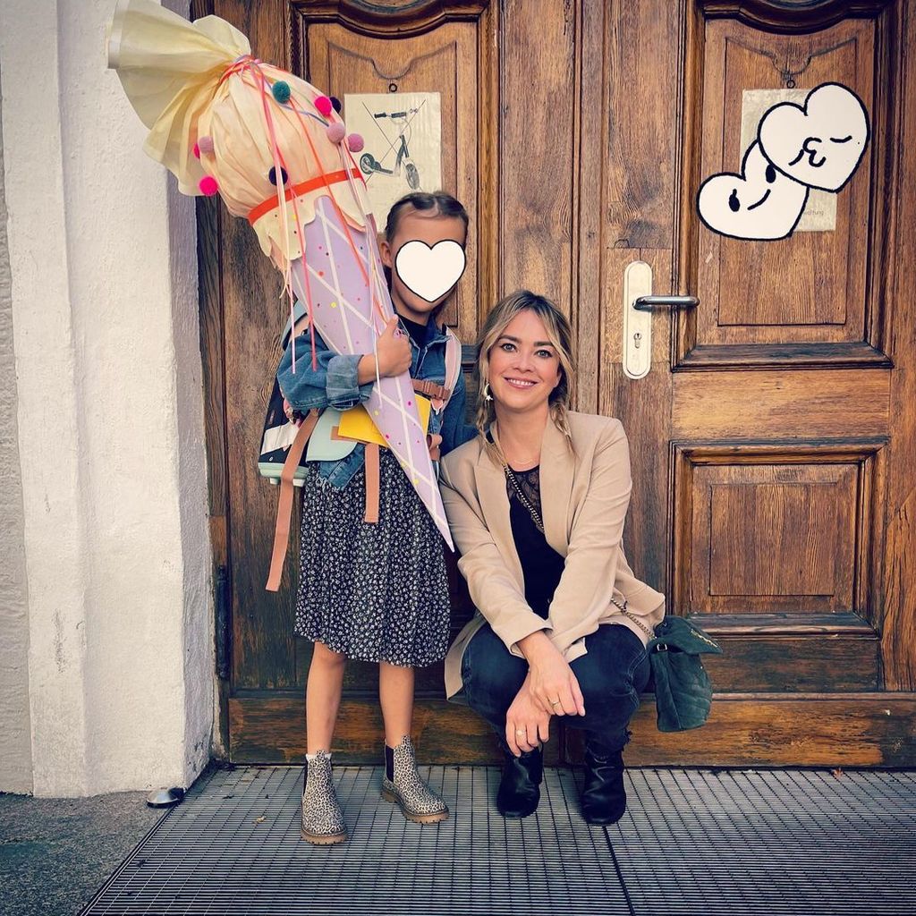 Laura Osswald und ihre Tochter Karline im September 2022