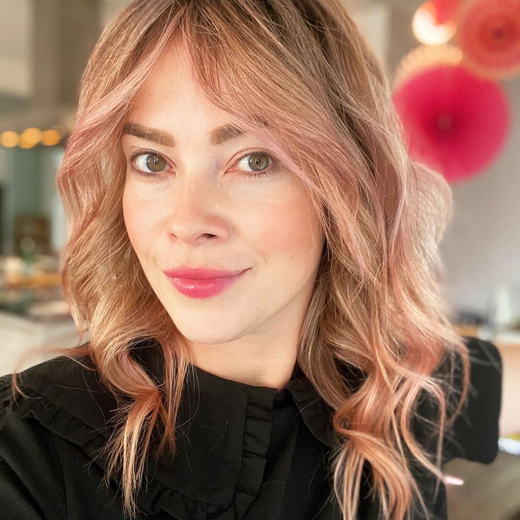 Laura Osswald mit neuen pinken Haaren