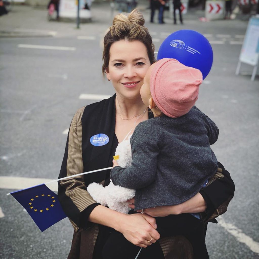 Laura Osswald mit ihrer Tochter
