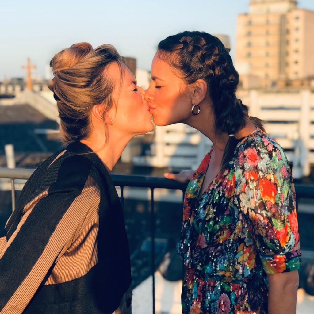 Laura Osswald und Janina Uhse am Weltfrauentag