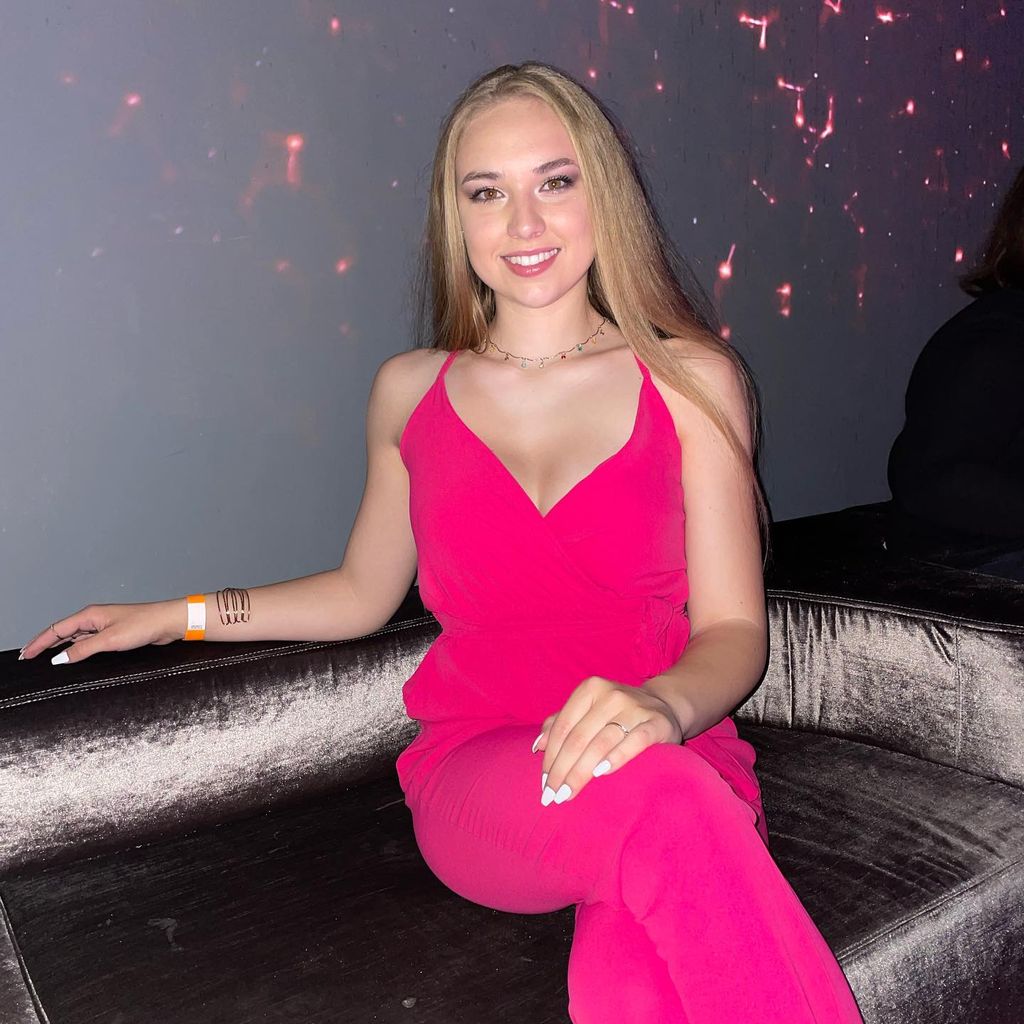 Laura Pkr beim Feiern 2022