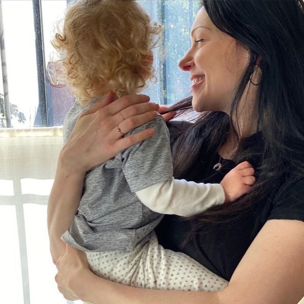 Schauspielerin Laura Prepon mit ihrer Tochter