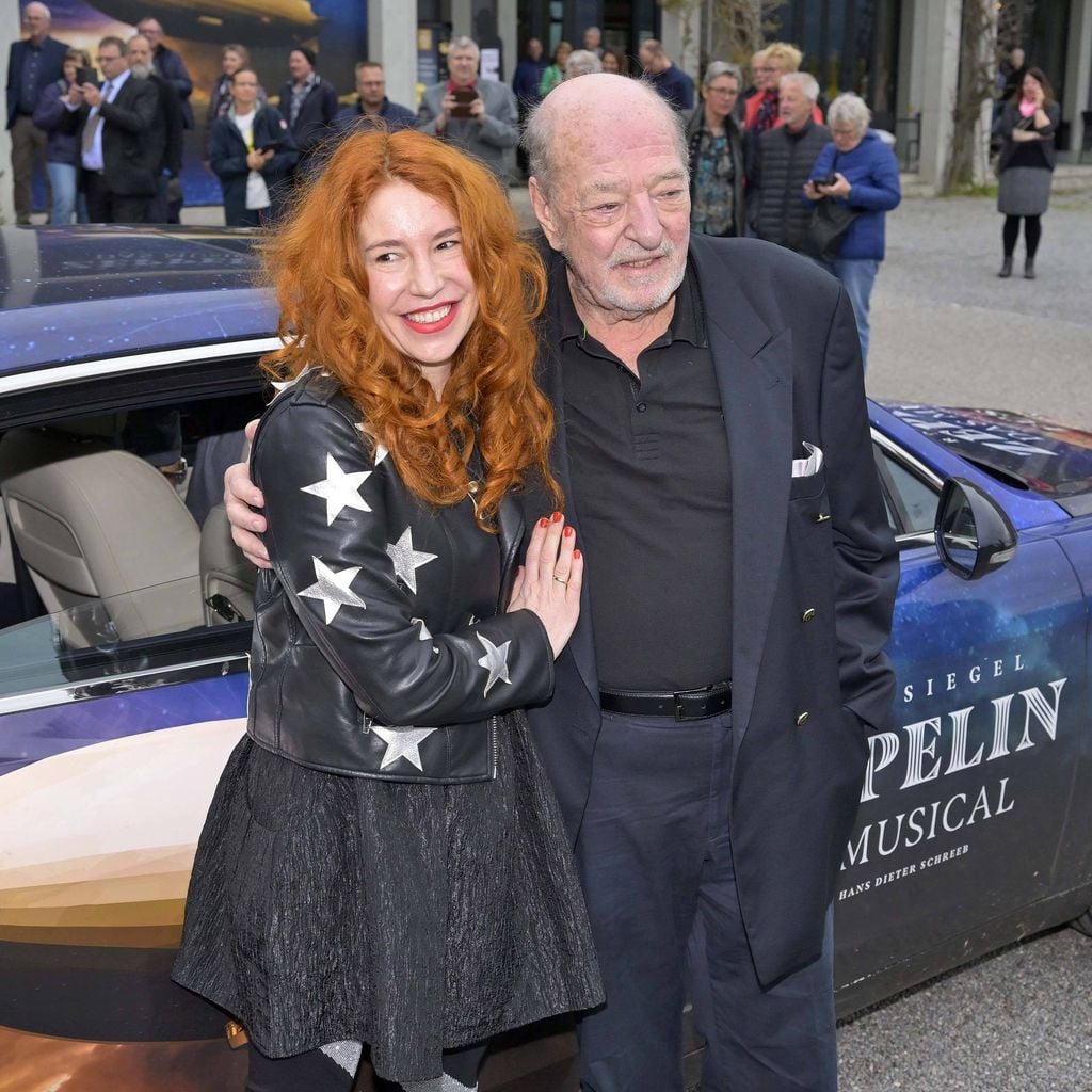 Laura und Ralph Siegel bei der Musical-Premiere von "Ein bisschen Frieden – Summer of Love" im Festspielhaus Neuschwanstein